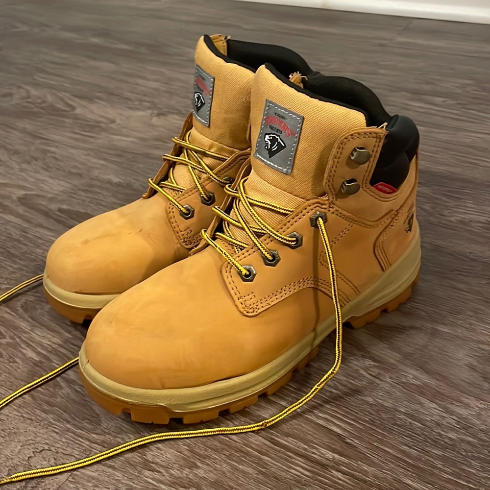 Nice and durable boots. Like new, only worn once!